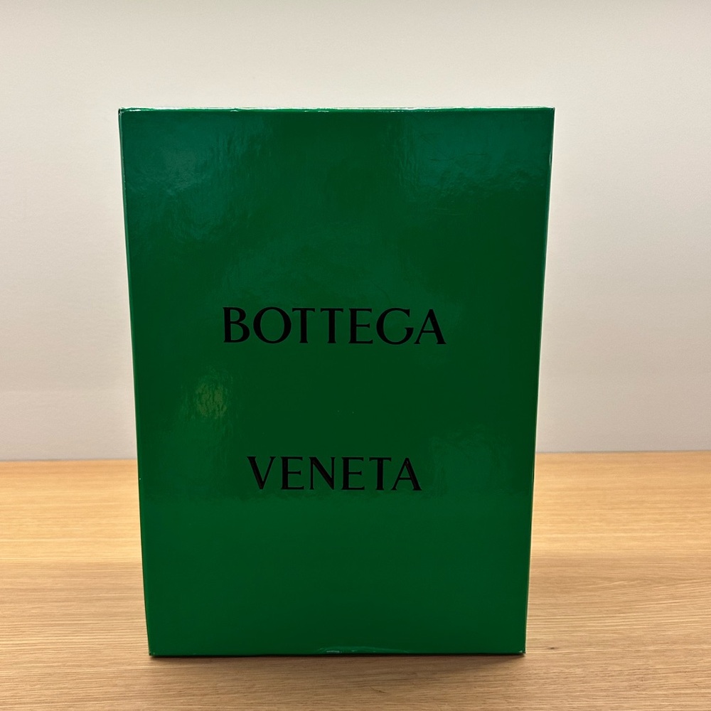 Bottega Veneta Women’s Lido Flat Sandal Kiwi 36 - Picture 3 of 8